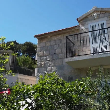 Holiday home The Old Stone House Near Split Zrnovnica