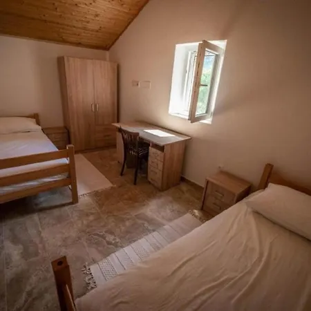 Holiday home The Old Stone House Near Split Zrnovnica