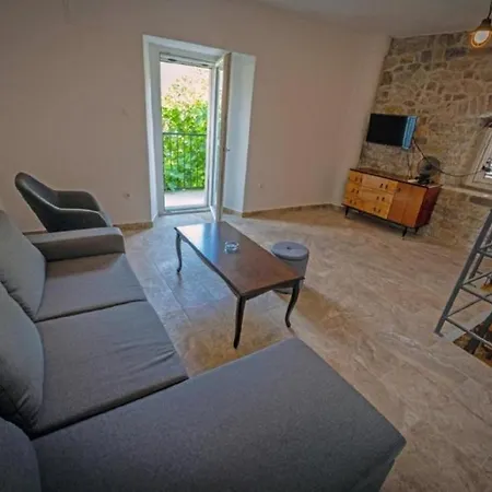 The Old Stone House Near Split Holiday home Zrnovnica